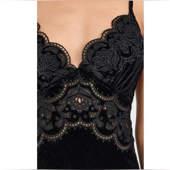 NEW FARM Rio Black Richelieu Velvet Slip Dress Adjustable Straps Lace Size XL - Picture 2 of 16